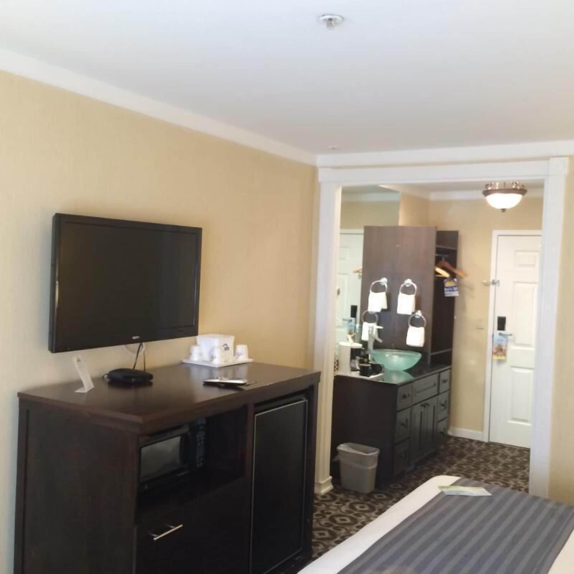 Days Inn By Wyndham Concord Extérieur photo