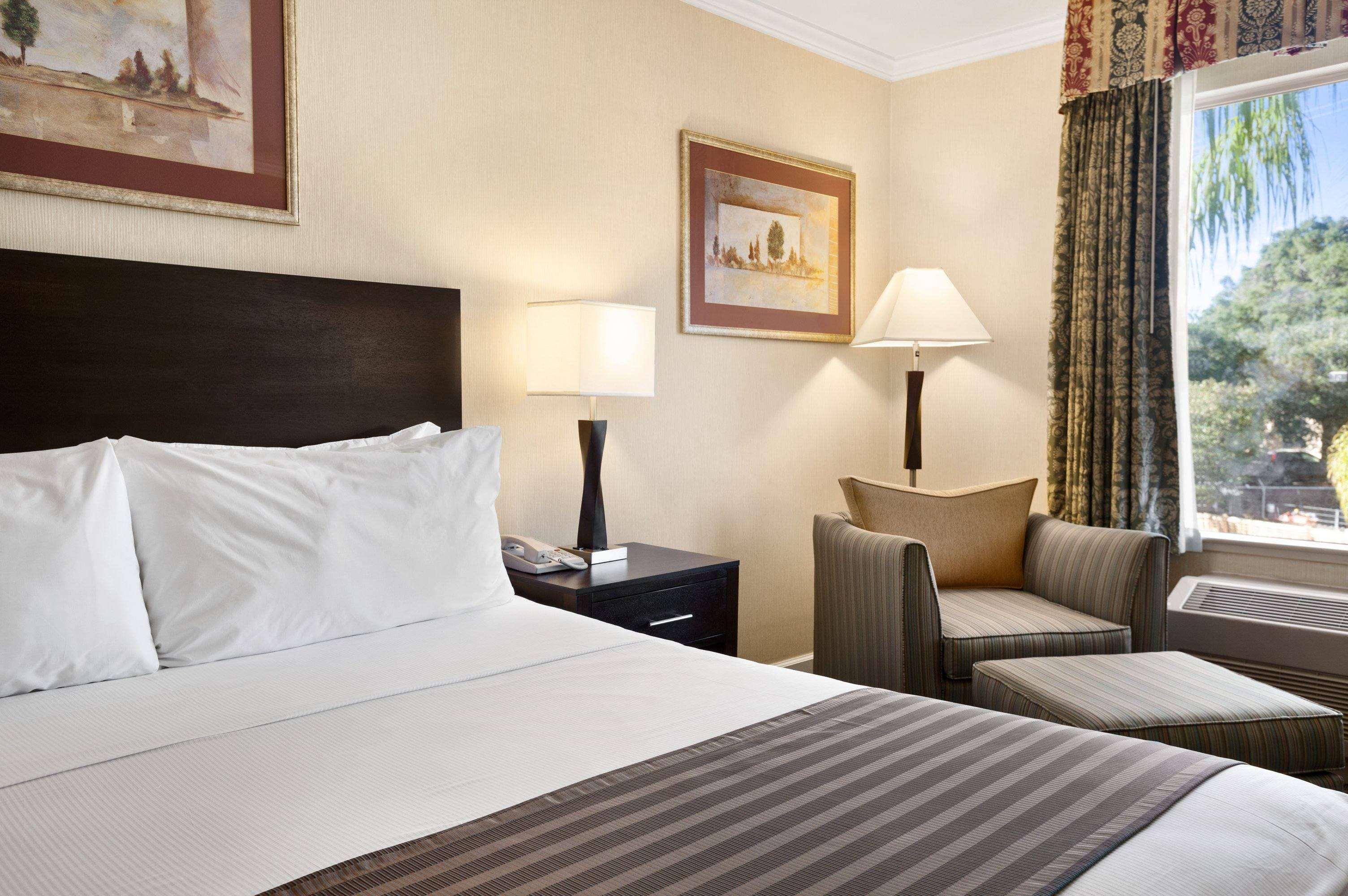 Days Inn By Wyndham Concord Extérieur photo