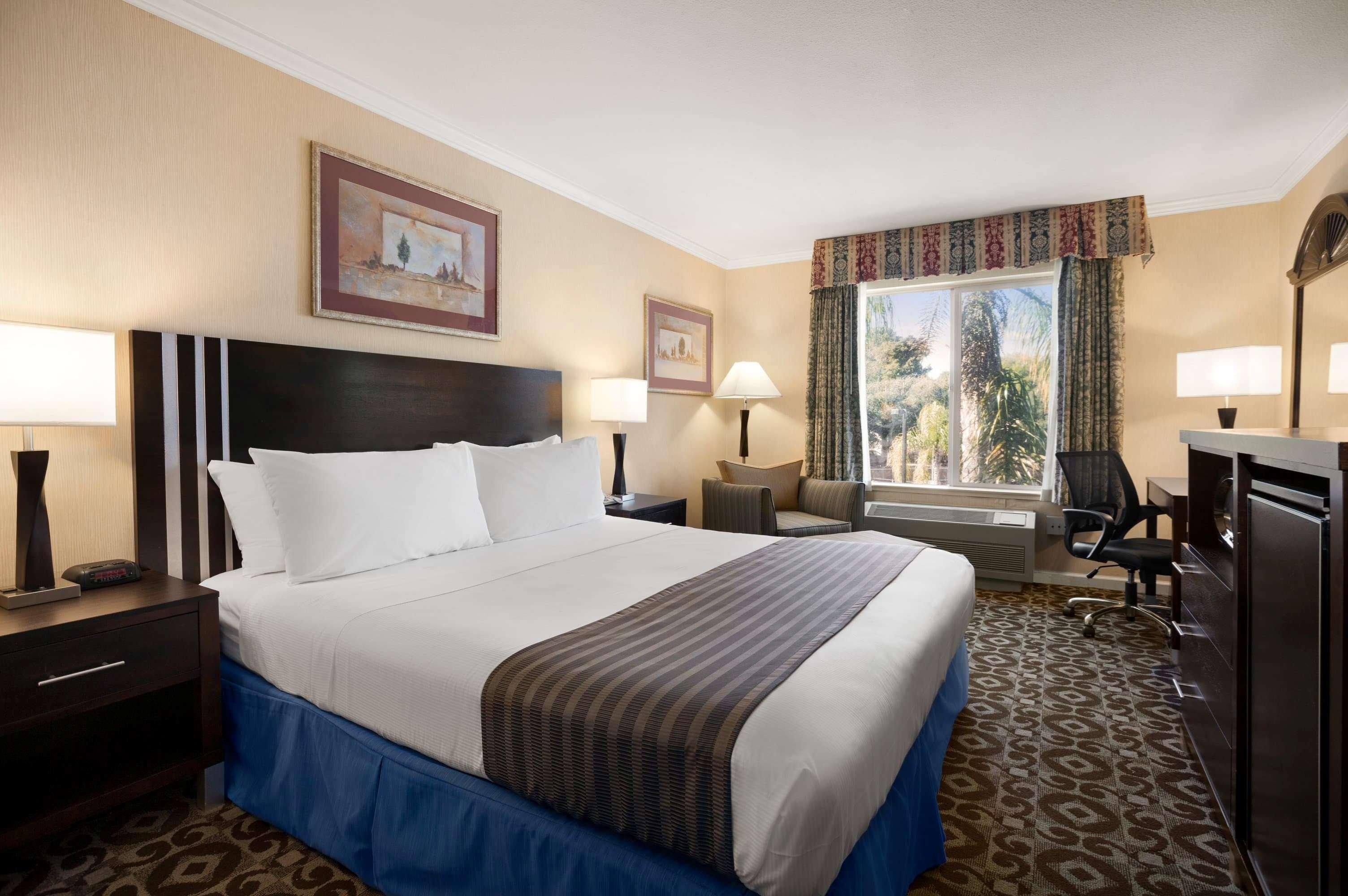 Days Inn By Wyndham Concord Extérieur photo