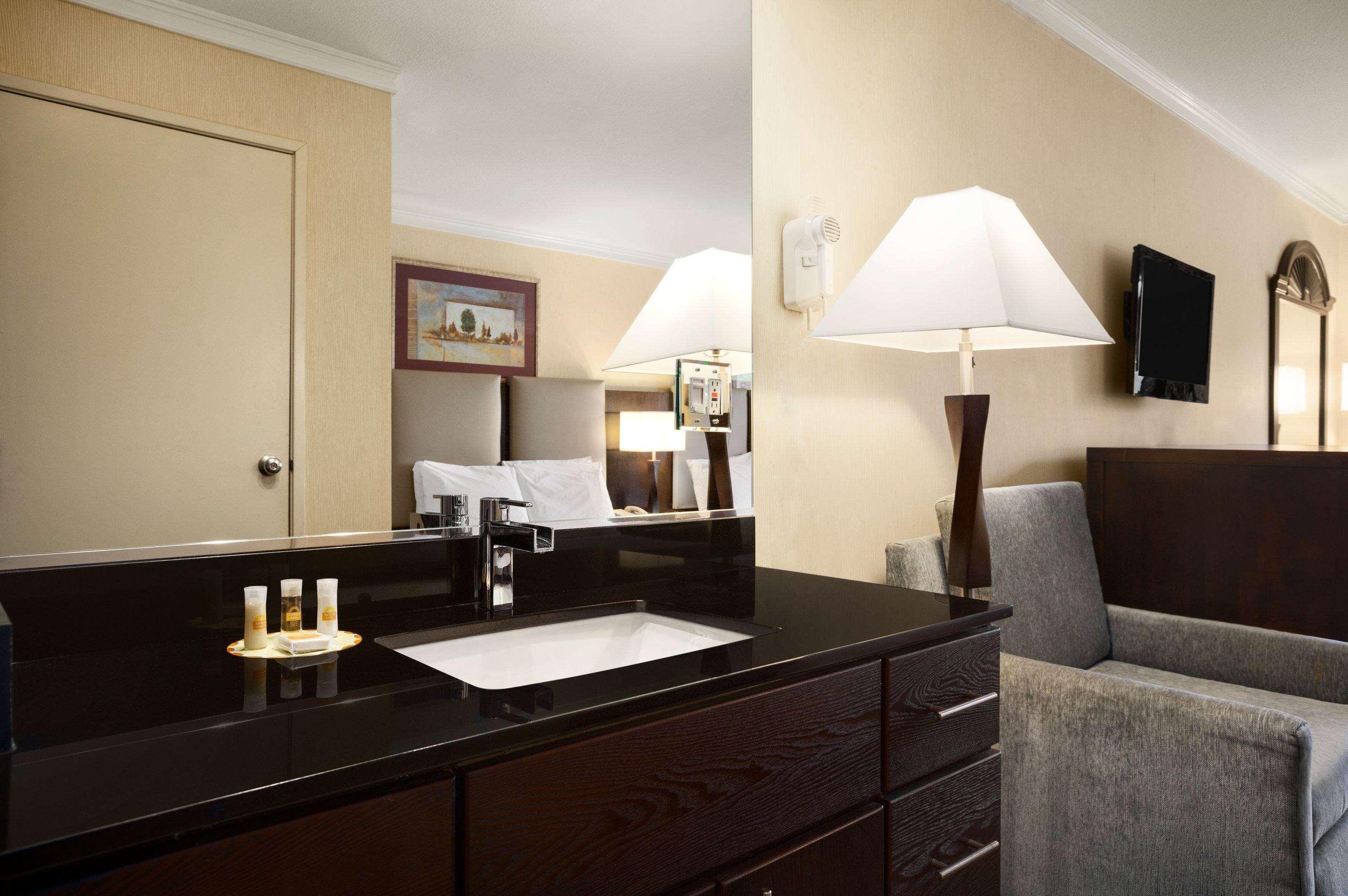 Days Inn By Wyndham Concord Extérieur photo
