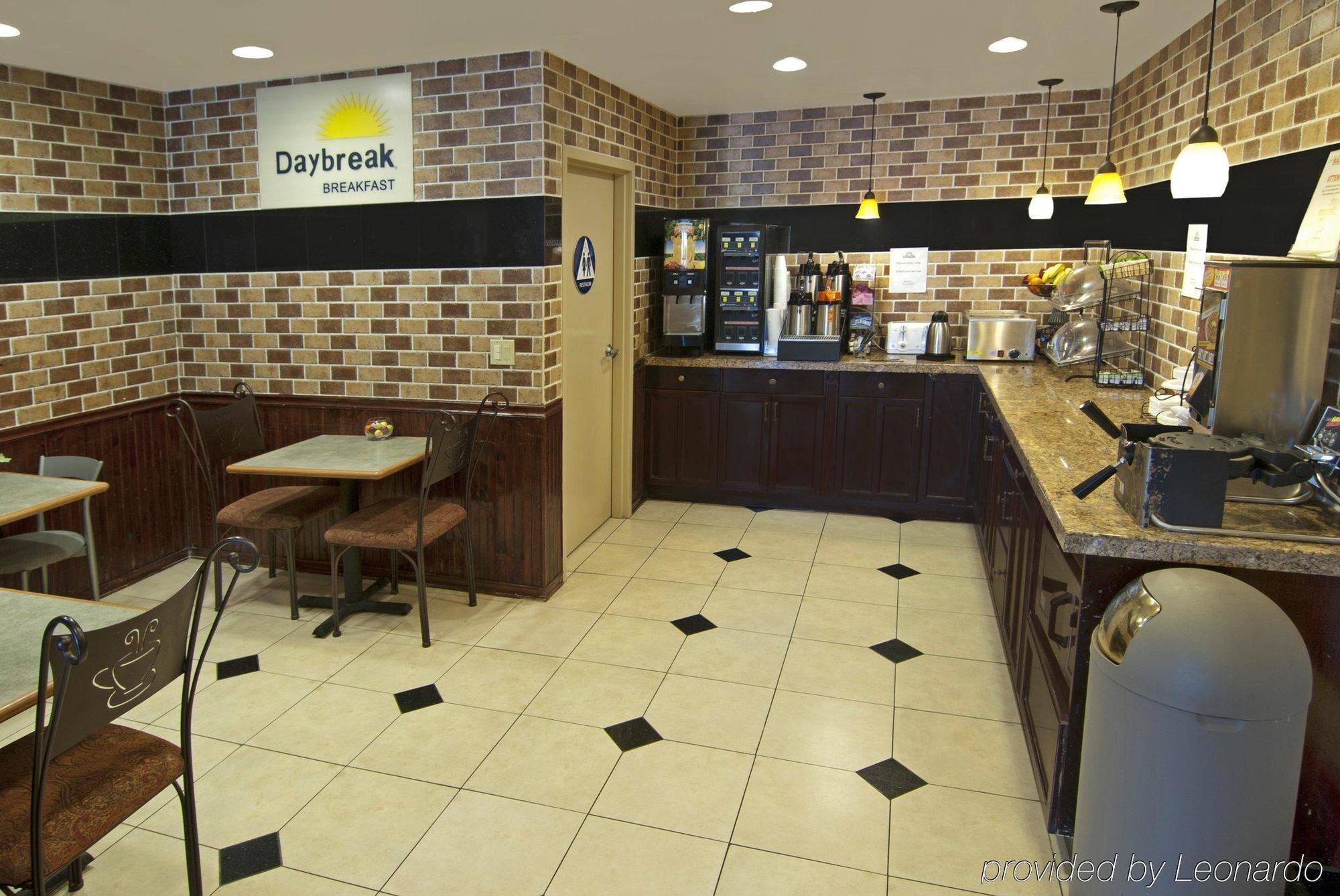 Days Inn By Wyndham Concord Extérieur photo