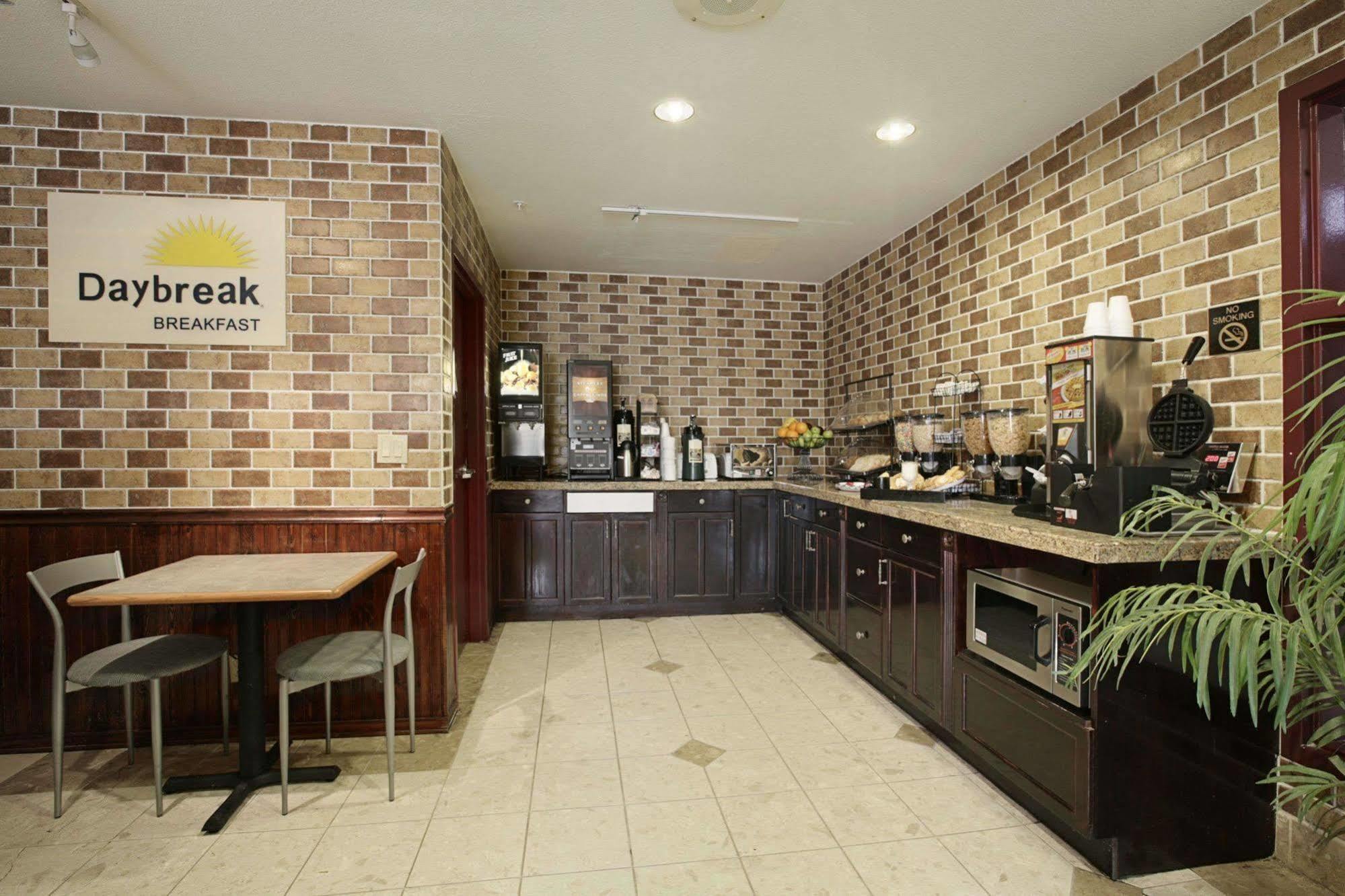 Days Inn By Wyndham Concord Restaurant photo