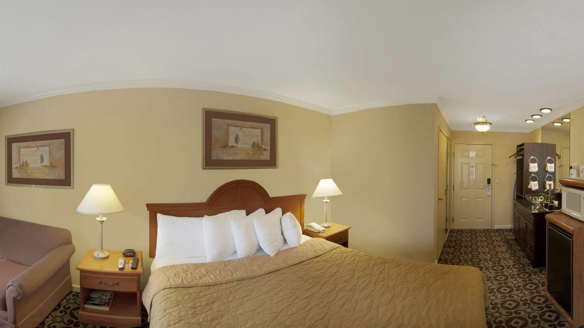 Days Inn By Wyndham Concord Extérieur photo