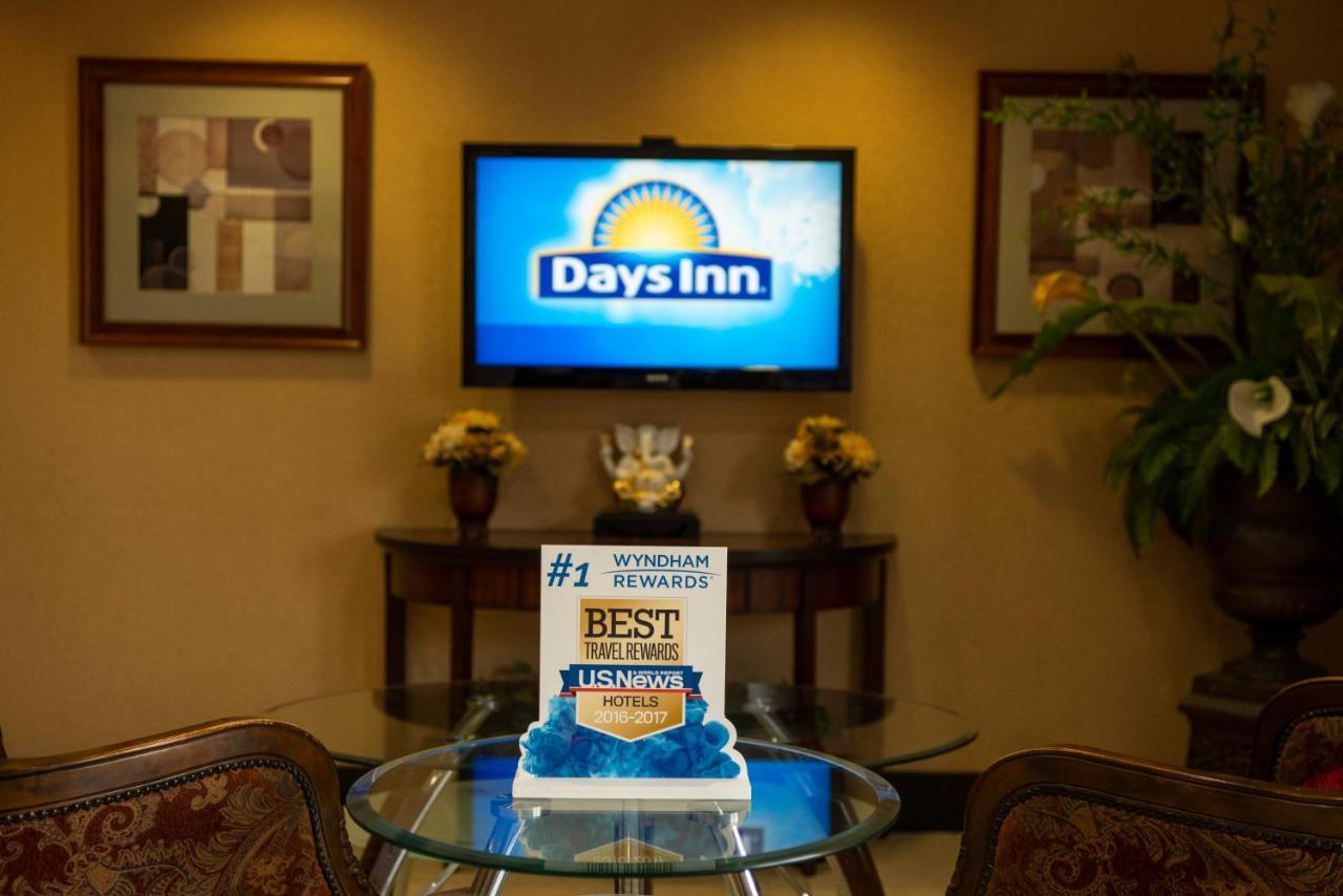 Days Inn By Wyndham Concord Extérieur photo