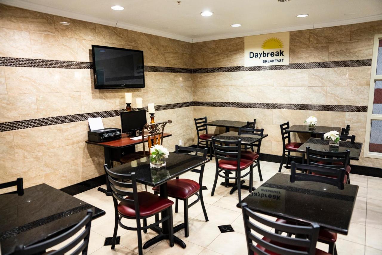 Days Inn By Wyndham Concord Extérieur photo