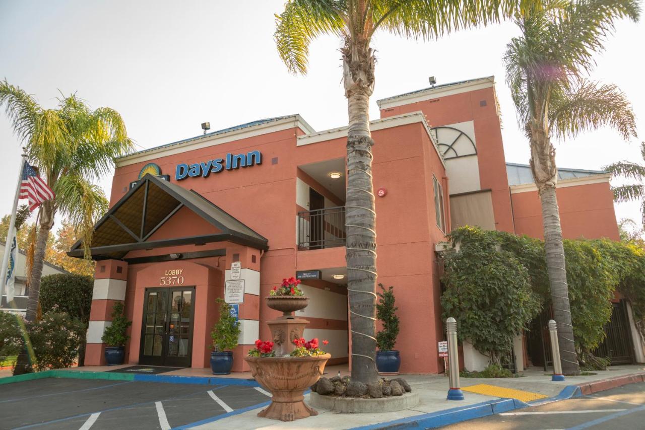 Days Inn By Wyndham Concord Extérieur photo