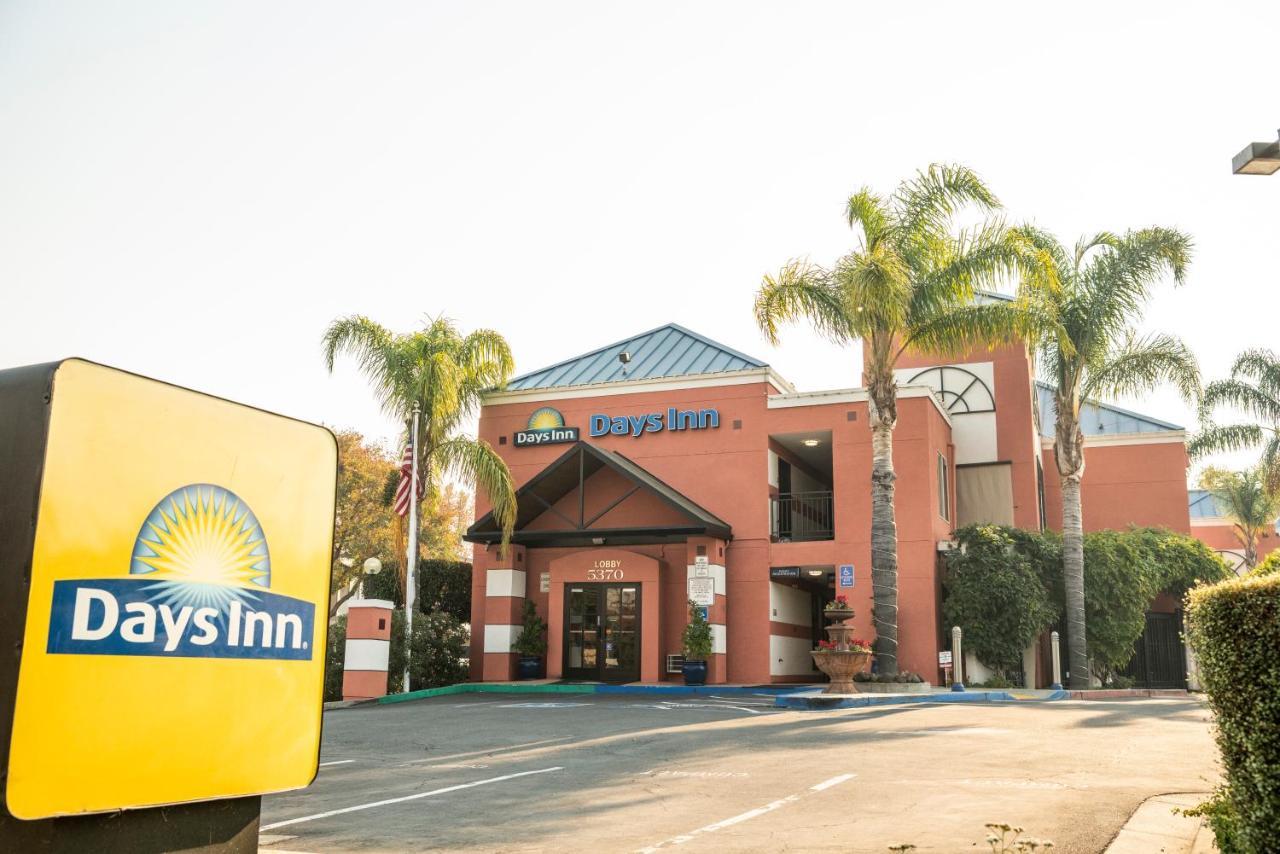 Days Inn By Wyndham Concord Extérieur photo