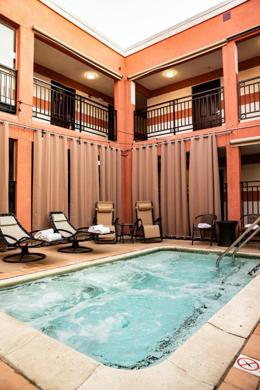 Days Inn By Wyndham Concord Extérieur photo