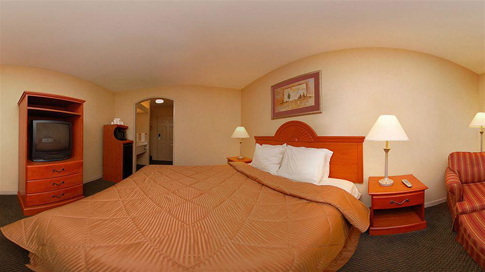 Days Inn By Wyndham Concord Extérieur photo